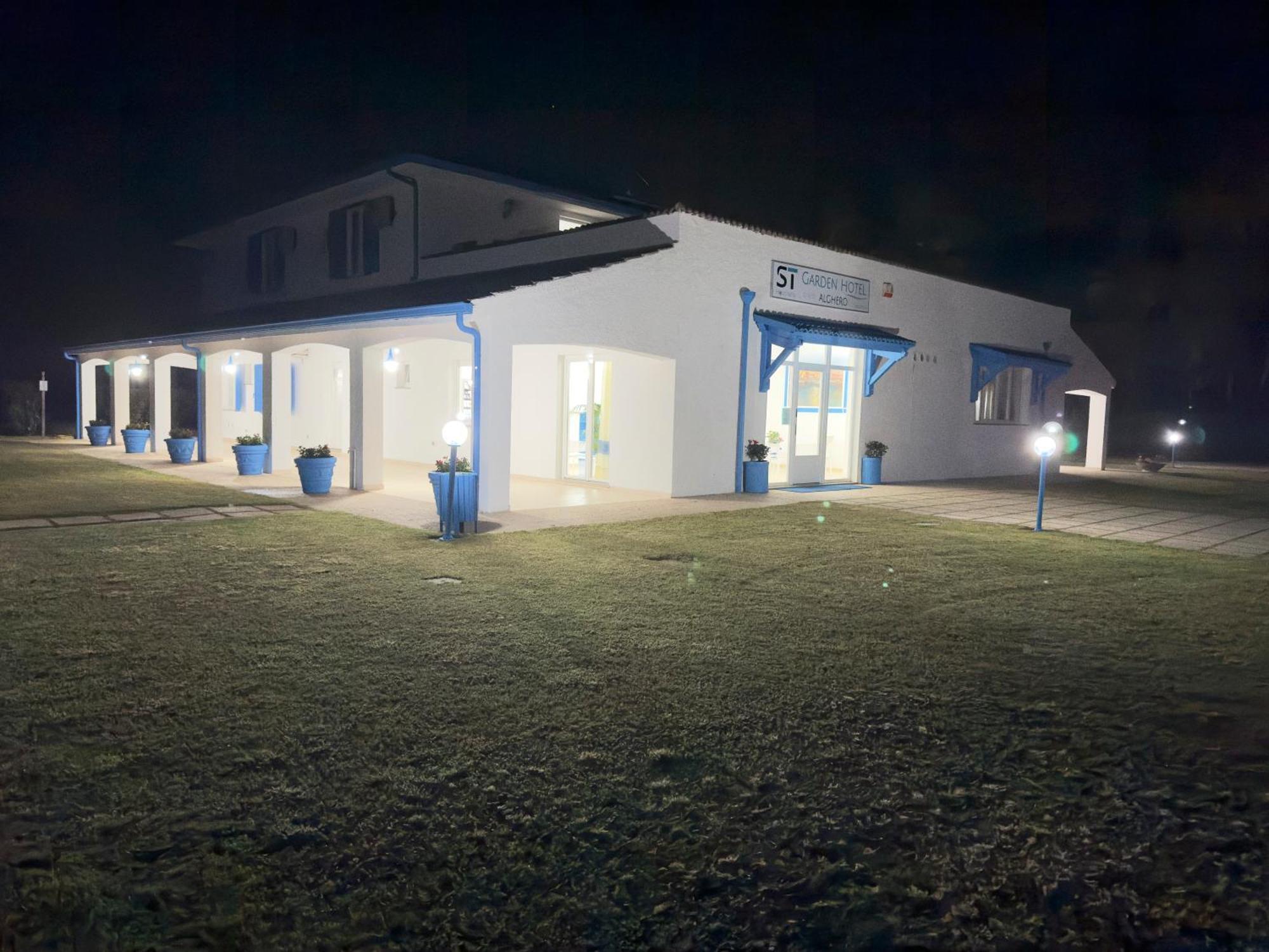 Garden Hotel Alghero フェルティリア エクステリア 写真